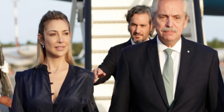 Ordena juez procesar al ex presidente argentino Alberto Fernández por violencia machista