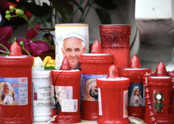 La salud del Papa es estable y se somete a otras pruebas médicas