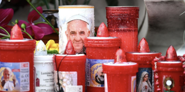 La salud del Papa es estable y se somete a otras pruebas médicas