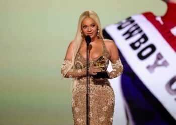 Shakira lanza una versión de su clásico “Estoy aquí”
