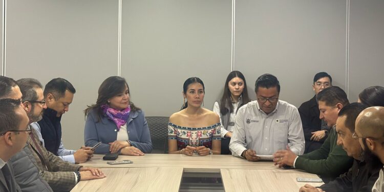 Firman convenio con STEUAQ para aumento salarial en 4.3%