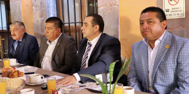 Prepara FECAPEQ propuesta de Ley Estatal de Profesiones