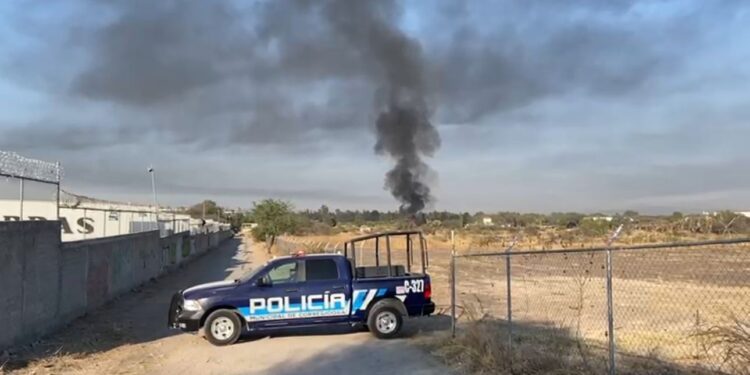 Sofocan incendio en toma clandestina de Pemex en Corregidora