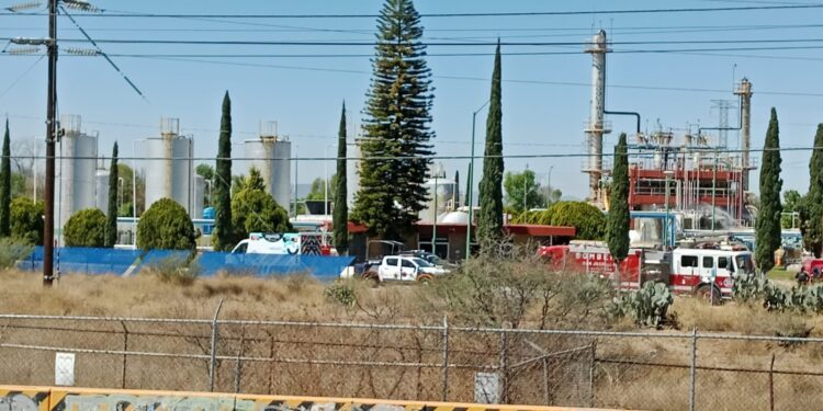 Muere una persona en explosión de fábrica  de químicos