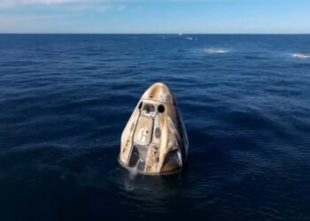 Ameriza cápsula de SpaceX con astronautas rescatados