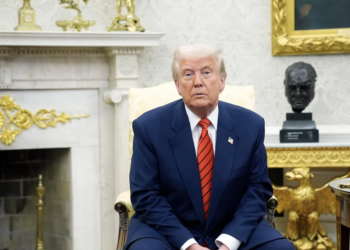 Juez ordena al Gobierno de Trump devolver sus trabajos a miles de empleados despedidos