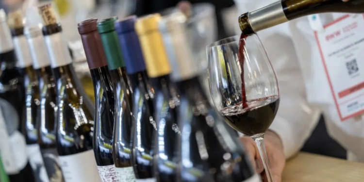 Trump amenaza con un arancel del 200% al vino y otras bebidas alcohólicas de la UE