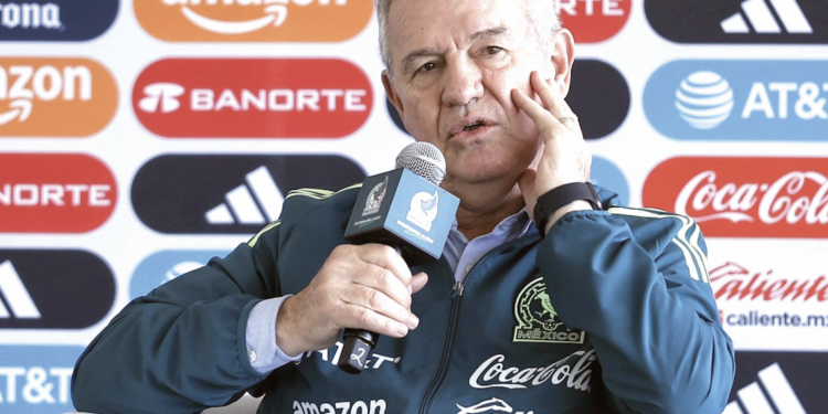 ‘Checo’ lo hubiera hecho mejor, dicen en el Reino Unido