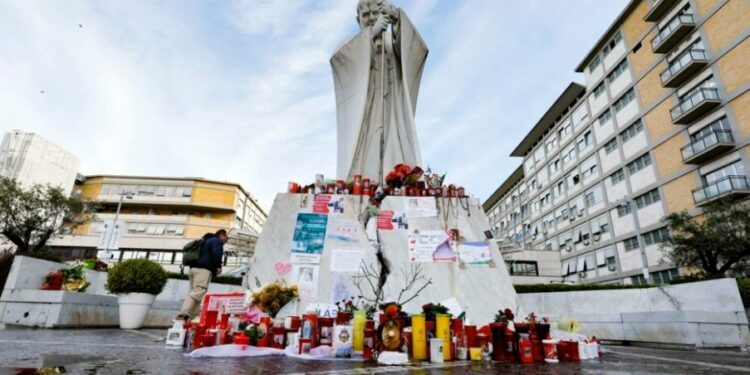 Papa Francisco continúa su tratamiento y sigue en video los ejercicios espirituales