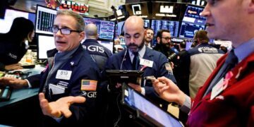 Bajan principales indicadores de Wall Street ante aranceles a México y Canadá