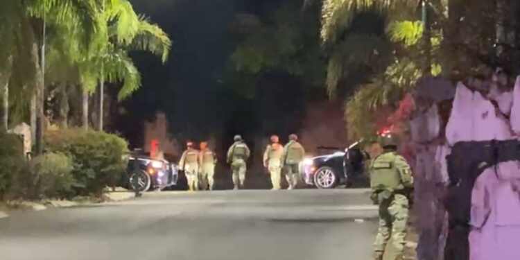 Investiga Fiscalía homicidios en estacionamiento del restaurante de Paseo de la República
