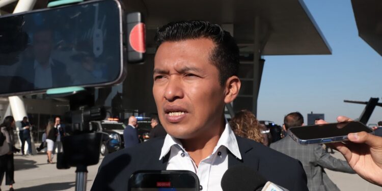 Alcalde de Tolimán destina parte de su sueldo en necesidades de comunidades