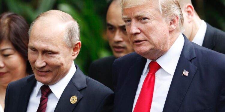 Kremlin confirma planes de conversación telefónica el martes entre Putin y Trump