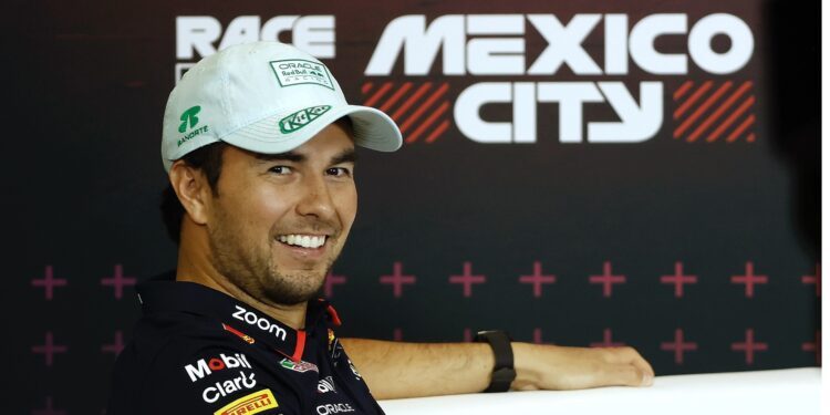 Cadillac ve a Checo Pérez como una opción para 2026