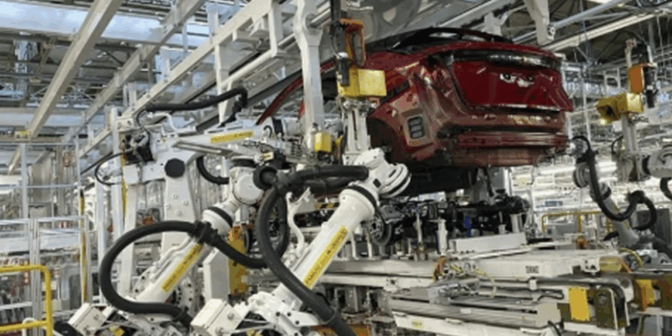 Analizan plantas paros técnicos por impuestos de EU