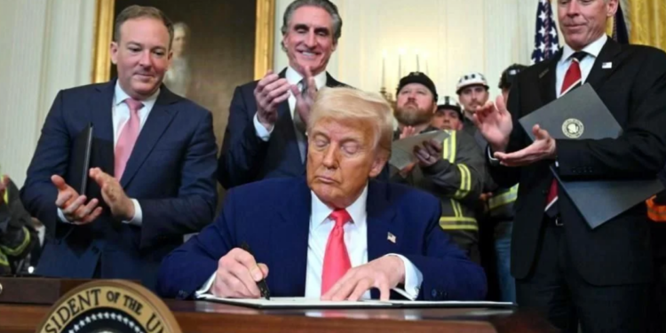 Pausa Trump arancel a quienes no reviraron; aumenta a China