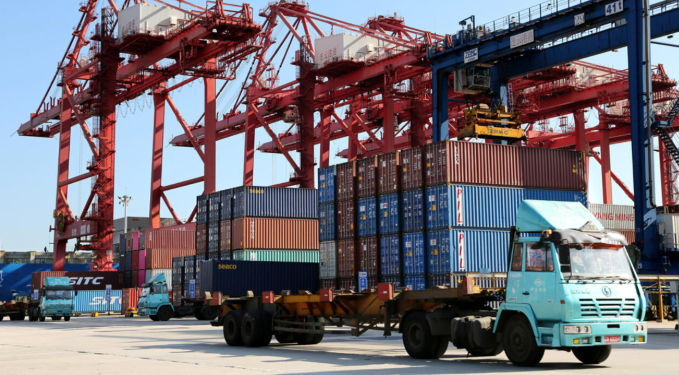 China sube los aranceles sobre bienes de EU hasta el 125 %
