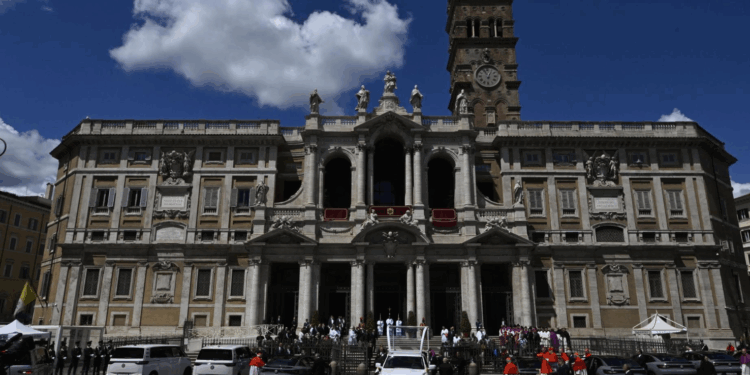 El Papa Francisco es inhumado en la Basílica de Santa María la Mayor