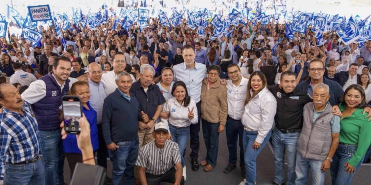 Los panistas se congregaron en el Jardín principal De Santa Barbara, Corregidora
