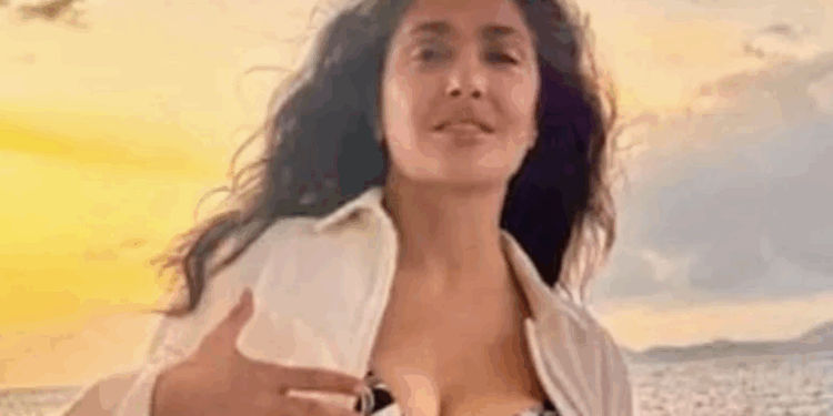 Presume Salma Hayek su belleza