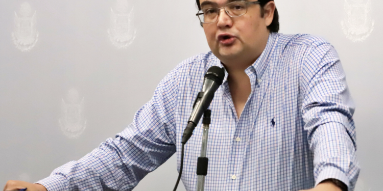 Propone Memo Vega duplicar penas de violencia familiar contra embarazadas