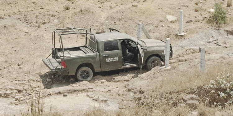 Muere militar por volcadura en el Macrolibramiento