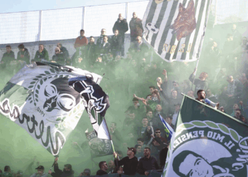 El Avellino, el equipo que asciende cada muerte del Papa