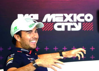 Checo le desea éxito a Tsunoda y a su ex equipo