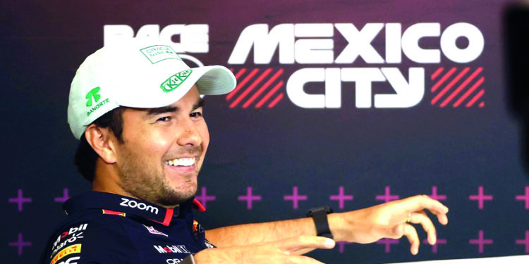 Checo le desea éxito a Tsunoda y a su ex equipo
