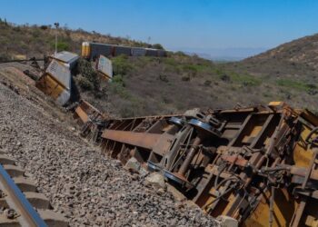Descarrilan siete vagones del tren