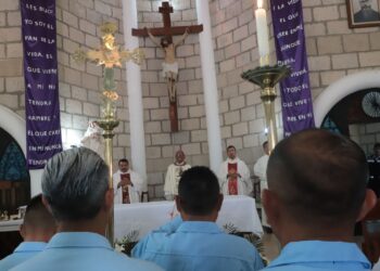 Obispo de Querétaro realiza lavatorio de pies en San José El Alto