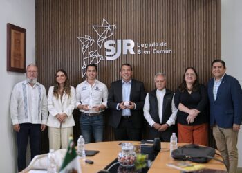 Promueve Felifer Macías el turismo religioso en Querétaro