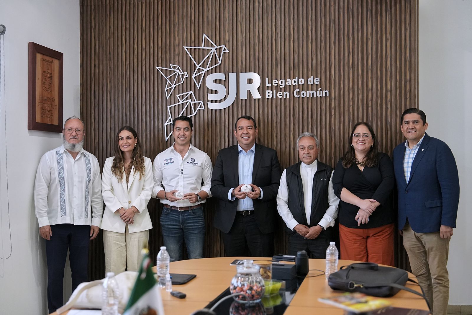 Promueve Felifer Macías el turismo religioso en Querétaro