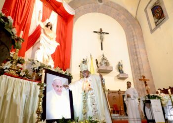 Dan el último adiós al Papa Francisco en Querétaro