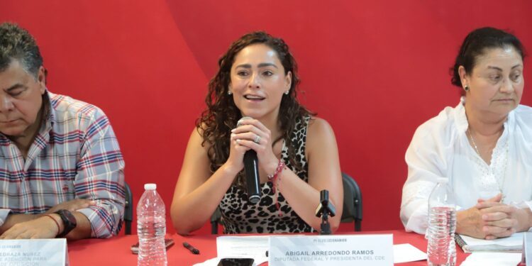 “Claro que hay corcholatas del partido”, dice Abigail Arredondo del PRI