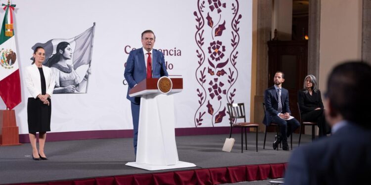 Gobierno presenta portafolio de inversiones por 298 mil mdd