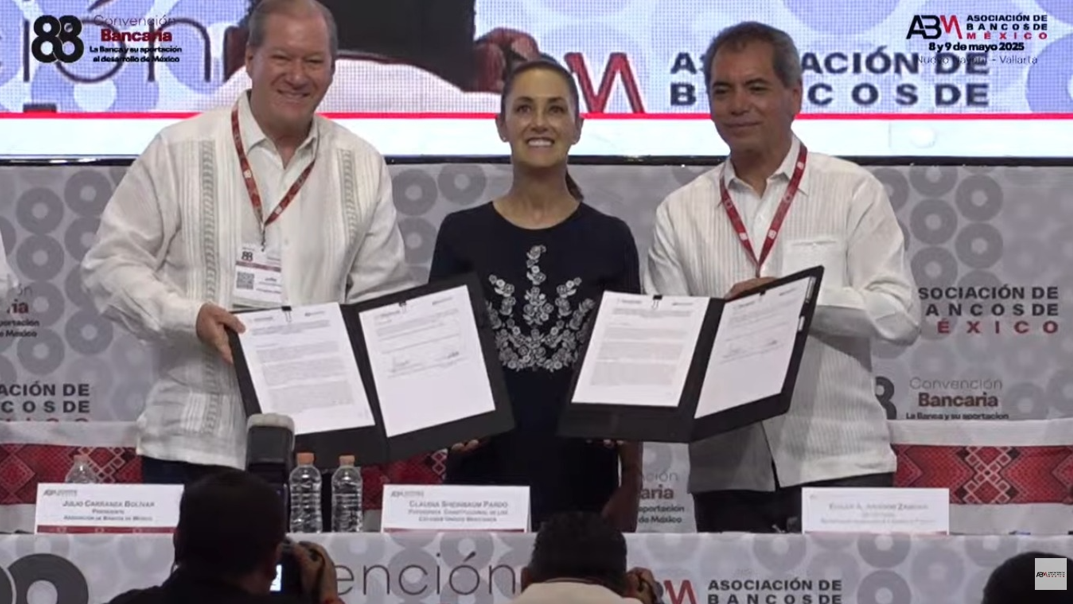 Pide Sheinbaum a banqueros mayor acceso al crédito