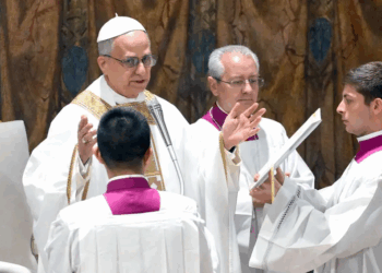Adentro de la Capilla Sixtina con León XIV