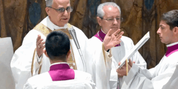 Adentro de la Capilla Sixtina con León XIV