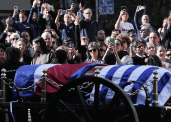Uruguay despide a José Mujica con cortejo fúnebre multitudinario y velorio público