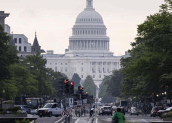 Bloquean en el Congreso de EU plan de Trump, que incluía gravar remesas