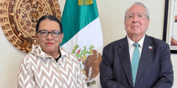 Rosa Icela Rodríguez acude al Vaticano para la misa de comienzo del pontificado de León XIV