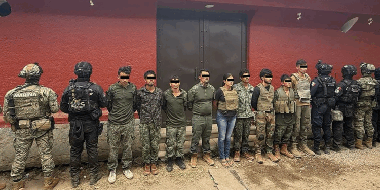 Abaten a 12 y arrestan a 9 ligados al CJNG en Michoacán
