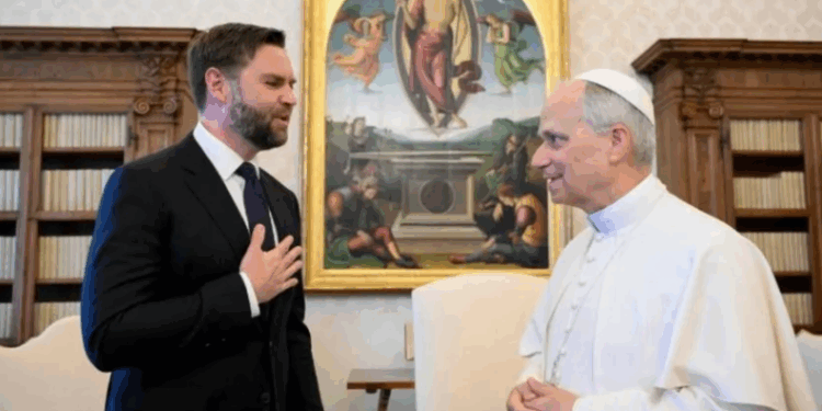 Papa León XIV y JD Vance hablan de negociaciones de paz en zonas de conflicto