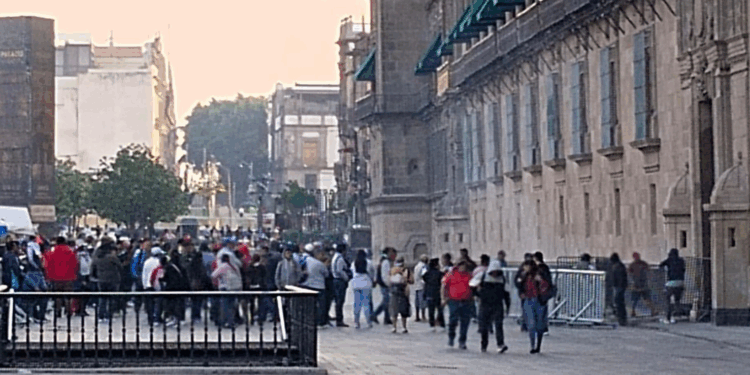 Bloquea CNTE acceso a mañanera de Sheinbaum