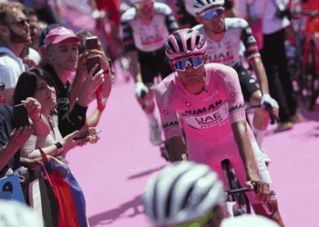 Aumenta Del Toro ventaja en el liderato del Giro de Italia