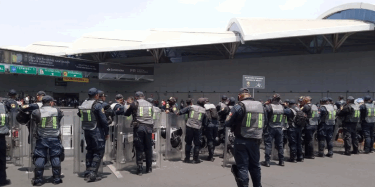 Reportan suspensión de operaciones en el AICM