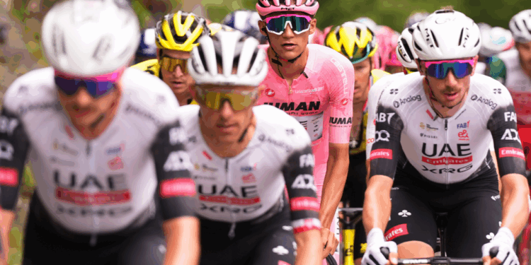 Isaac del Toro no pierde ritmo ni el liderato del Giro de Italia