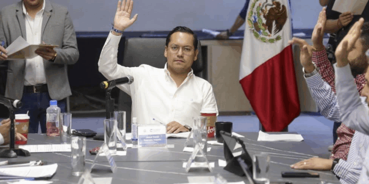 Celebra Santiago liderar en Morena