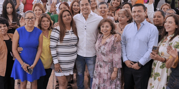 Festeja el 10 de mayo con más de mil 800 madres trabajadoras